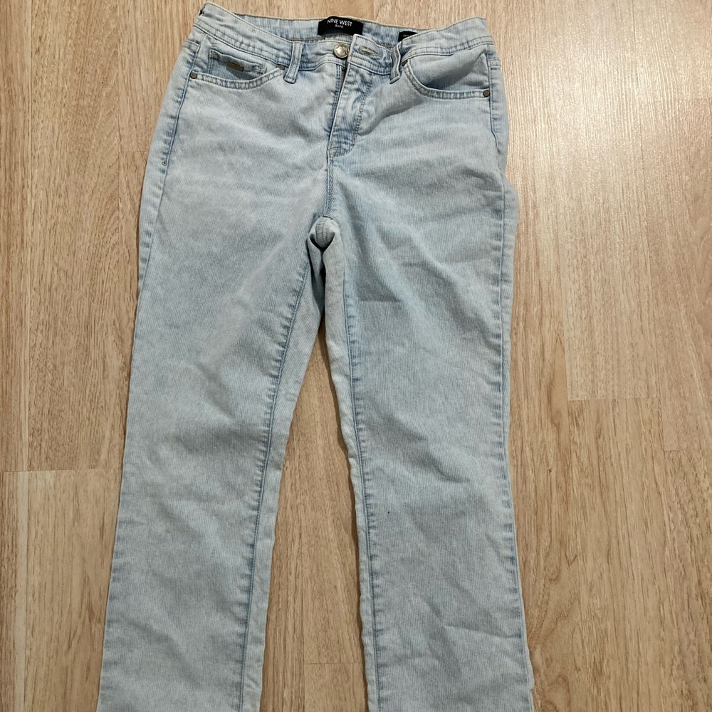 Taylor Cuffed Capri Light-Wash Jeans Size 4